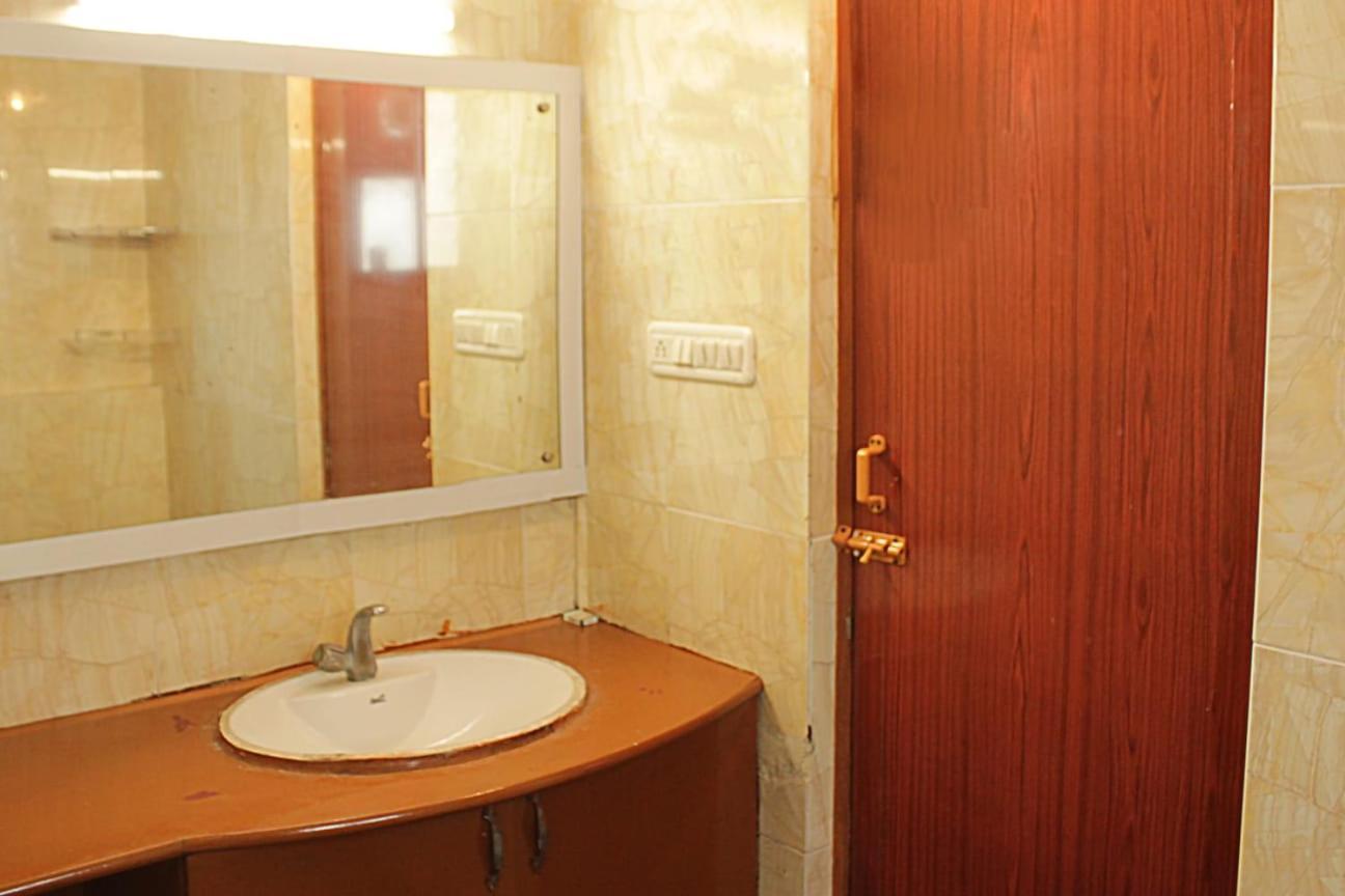 Bed and Breakfast Happy Planet Chennai Esterno foto
