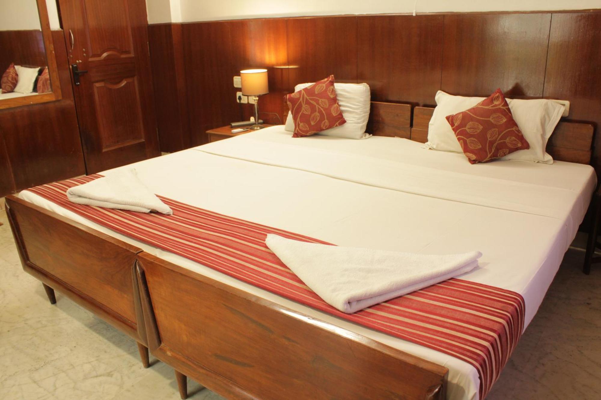 Bed and Breakfast Happy Planet Chennai Esterno foto