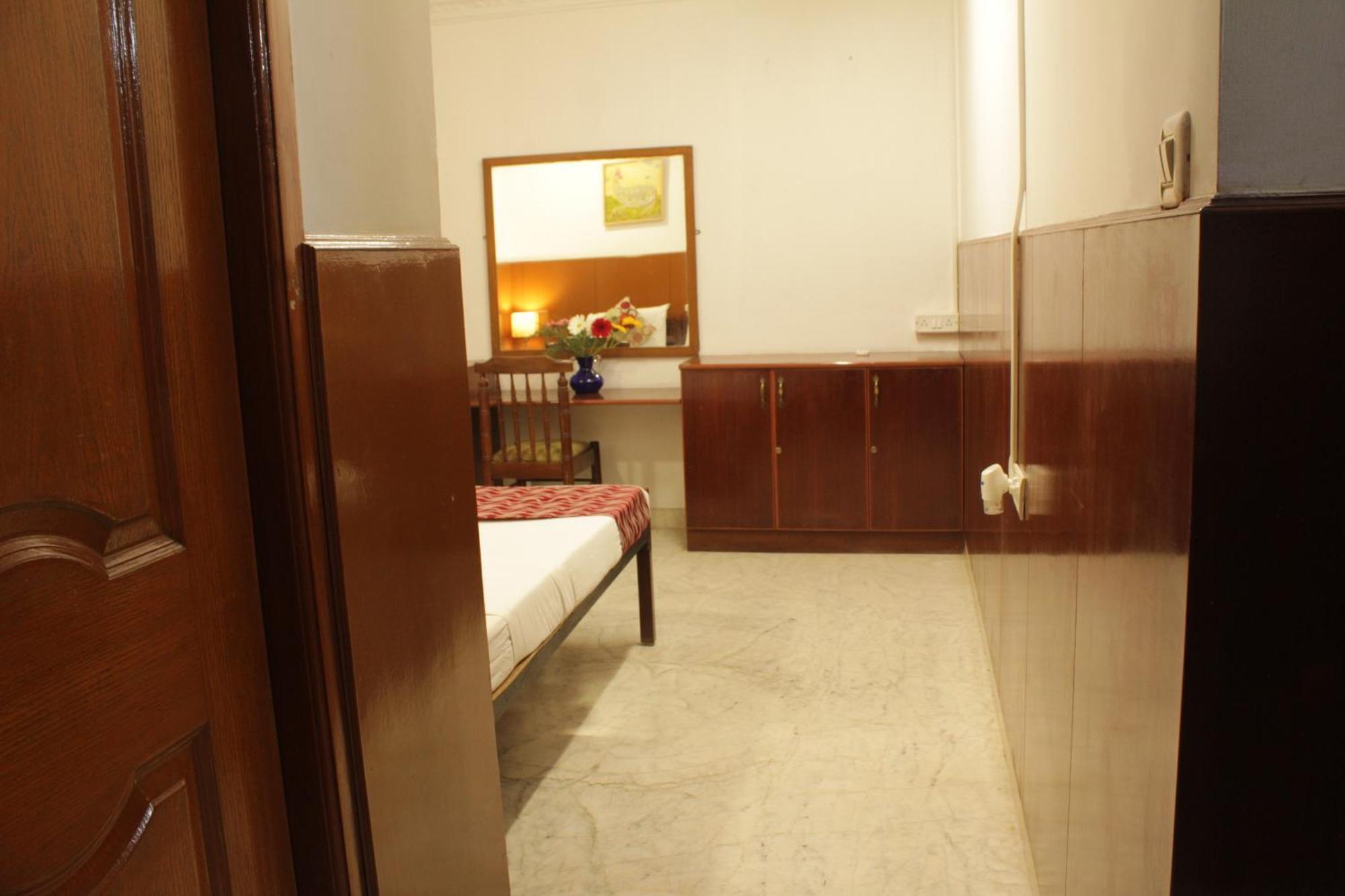 Bed and Breakfast Happy Planet Chennai Esterno foto