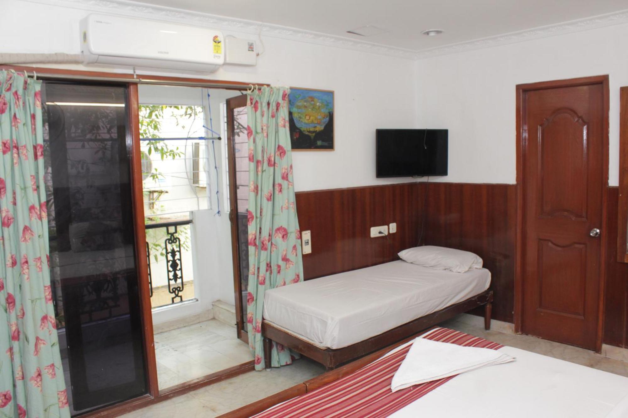 Bed and Breakfast Happy Planet Chennai Esterno foto