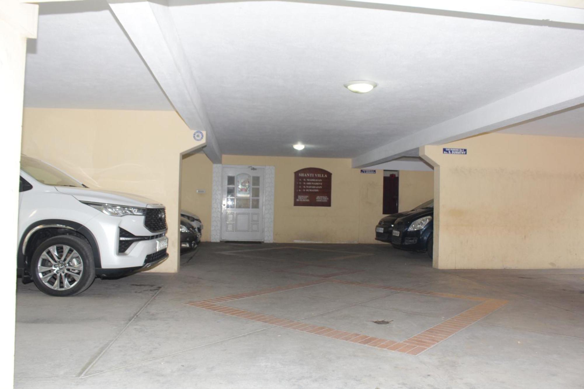 Bed and Breakfast Happy Planet Chennai Esterno foto